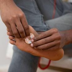 Applying a foot electrode.