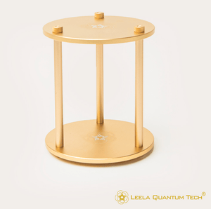 Gold metal stand, screenshot from 2025.