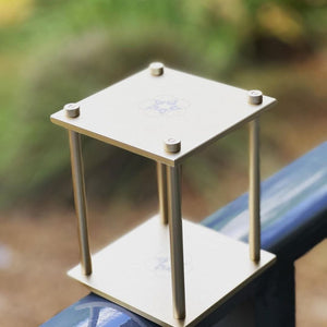Travel Quantum Bloc, gold-colored square device